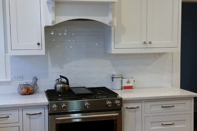 Example of a kitchen design in Seattle