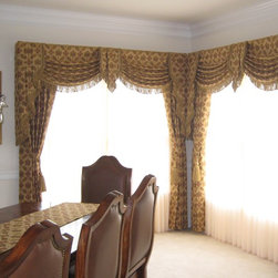 Traditional Dining Room - Window Treatments