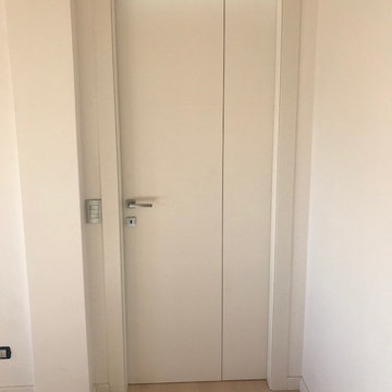 Piccola ristrutturazione appartamento. Pavimento, porte, zoccolini ed arredi