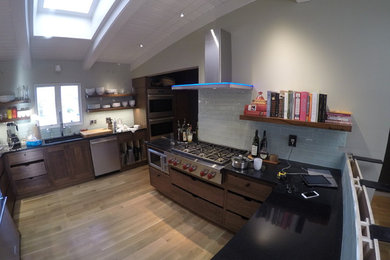 Example of a trendy kitchen design in Kansas City