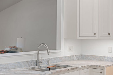 Example of a trendy kitchen design in DC Metro