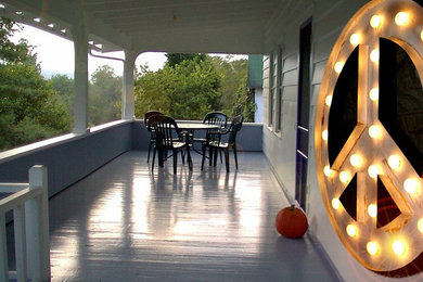 Inspiration for a coastal porch remodel in Chicago