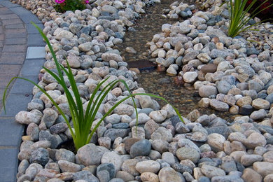 Inspiration for a small modern landscaping in Other.