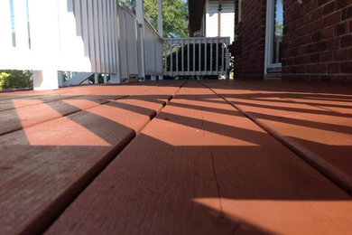 Example of a beach style deck design in New York