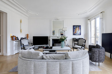 Cette image montre un salon design.