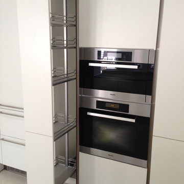 Naples | Puristic White Kitchen
