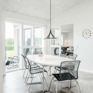 エスビャールの北欧風 LDKの画像 (白い壁、暖炉なし)