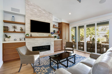 Transitional home design photo in Sacramento