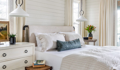 17 Farmhouse Bedrooms That Feel Relaxed and Cosy