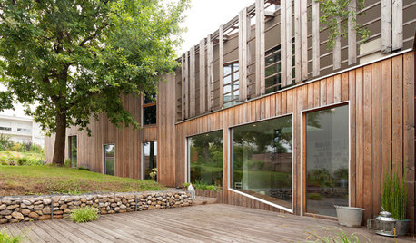 Architektur: Ein holzvertäfeltes Ökohaus vor Paris
