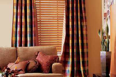 Example of a classic family room design in Chicago