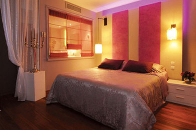 Inspiration for a transitional bedroom remodel in Marseille