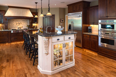 Inspiration for a timeless kitchen remodel in Minneapolis
