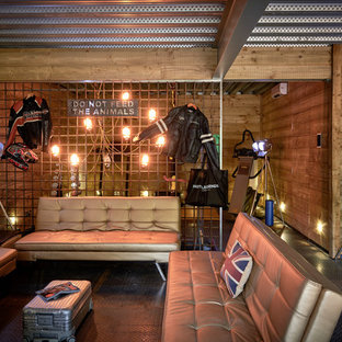 サリーのシャビーシック調のおしゃれなホームジムの写真