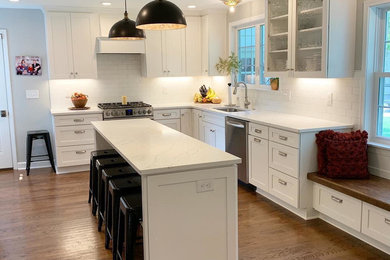 Example of a transitional kitchen design in Columbus