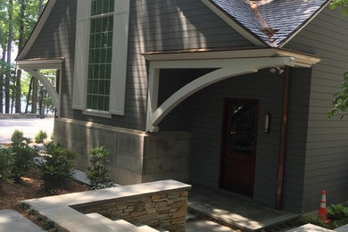 Mid-sized transitional entryway in Charlotte.