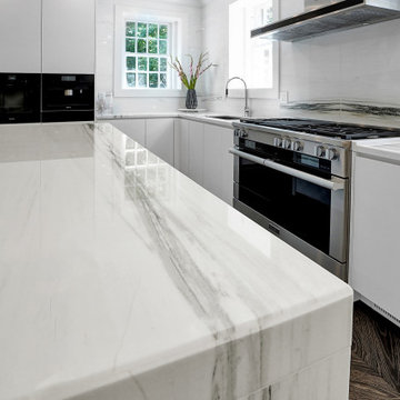 Marble Kitchen Countertop with Professional Gas Range – Historic Renovation in P