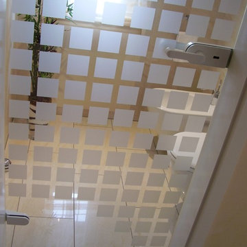separate Toilette mit WC und Bidet