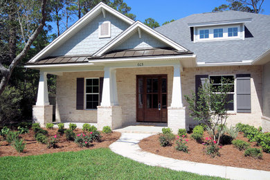 Inspiration for a craftsman exterior home remodel in Miami