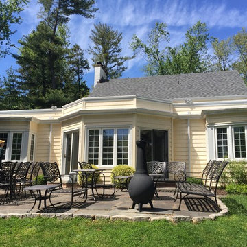 Syosset Siding - Adobe Cream Shakes - Windows