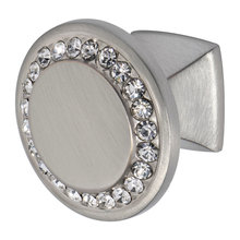 Kitchen handles and knobs