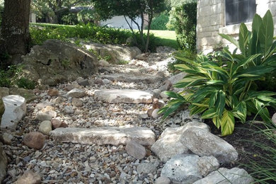 Inspiration for a tropical landscaping in Austin.
