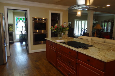 Example of a classic home design design in Dallas