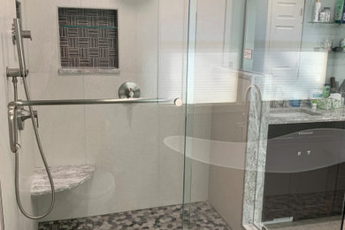 Bathroom - bathroom idea in New York