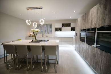Inspiration for a modern kitchen in West Midlands.
