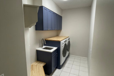 Example of a laundry room design in Minneapolis