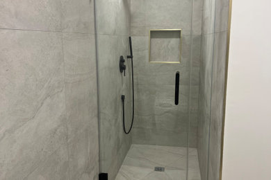Inspiration for a modern porcelain tile bathroom remodel in Los Angeles
