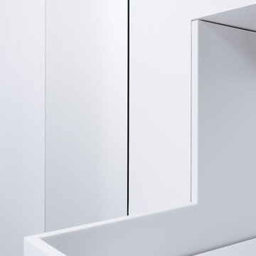 Oh Calacatta! Fugenlose Marmorbäder im hellen Design