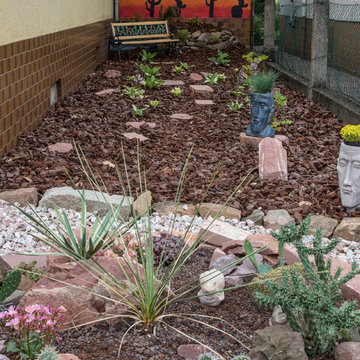 Ein Garten mit Sonnen- und Schattenbereich