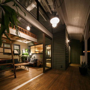 他の地域のアジアンスタイルのおしゃれな横庭のデッキ (張り出し屋根) の写真
