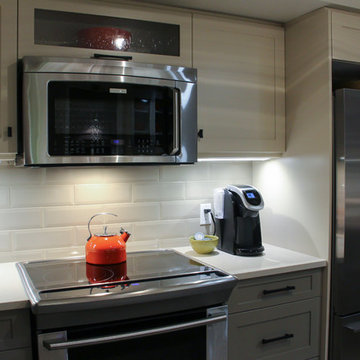 Sutton Mills Warm White Shaker