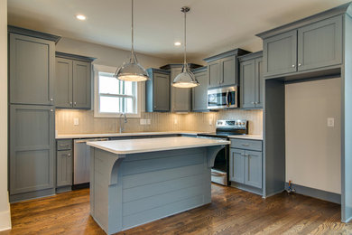 Example of an arts and crafts home design design in Nashville