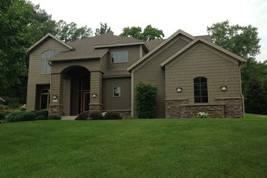 Example of a large classic home design design in Minneapolis