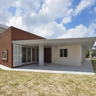 他の地域のモダンスタイルのおしゃれな家の外観 (マルチカラーの外壁) の写真