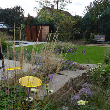 Moderner Pool-Wohngarten