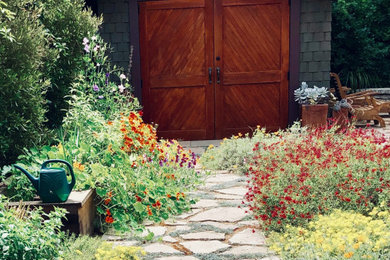 Arts and crafts shed photo in Los Angeles