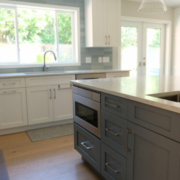 Transitional Kitchen in Lynn Valley
