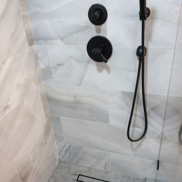 Master Bathroom - Transitional / Modern