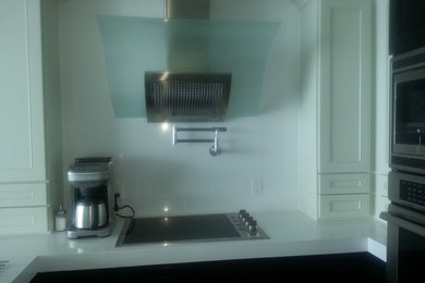 Enclosed kitchen - mid-sized modern u-shaped enclosed kitchen idea in Miami with an island