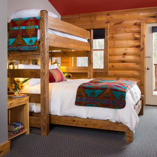 Esempio di una camera degli ospiti stile americano con moquette