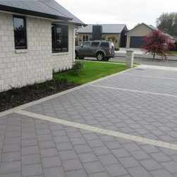 Premier Driveway Paver Courtyard in Iron Sand - Products