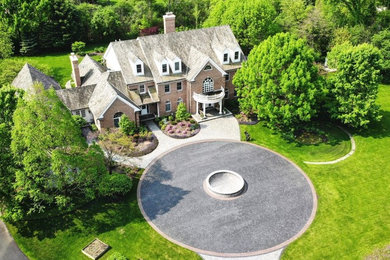 This is an example of a large traditional front yard driveway in Chicago.