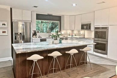 Minimalist kitchen photo in Jackson