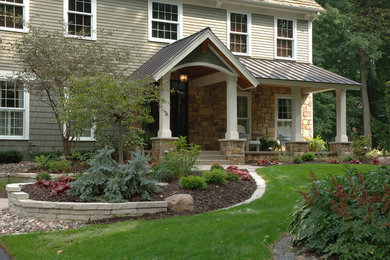 Inspiration for a traditional landscaping in Minneapolis.