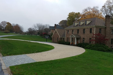 Inspiration for a large traditional full sun front yard stone driveway in Philadelphia.