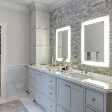 A striking white on white bath